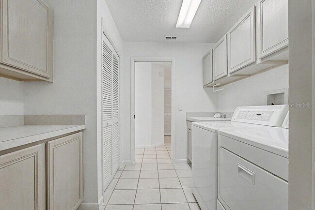 Building Photo - 20811 SW 81st Loop