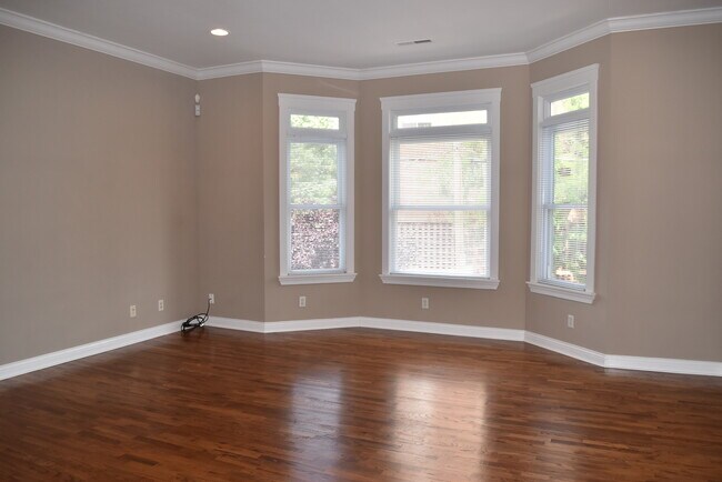 Building Photo - 2105 Herrick Ave