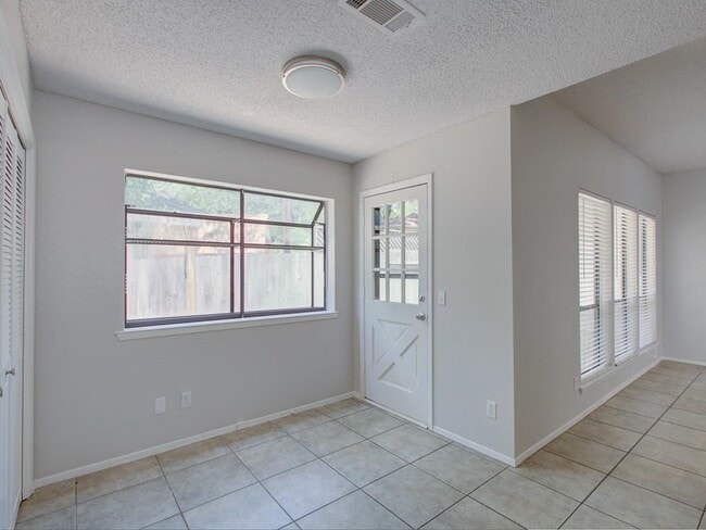 Building Photo - 8402 Tallwood Dr