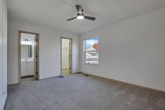 Building Photo - 950 Robmeyer Dr