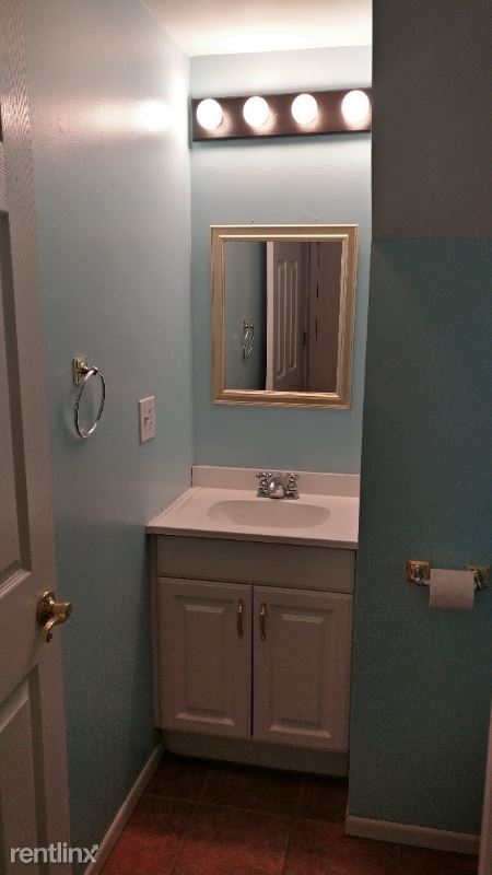 Building Photo - 2 br, 1.5 bath Townhome - 1138 N Knollwood Dr