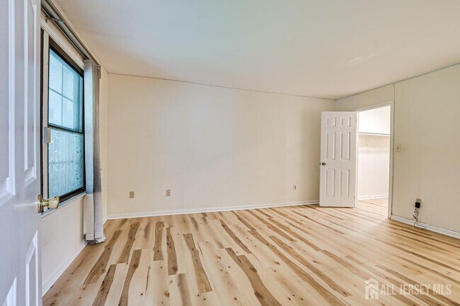 Building Photo - 5001 Stonehedge Rd