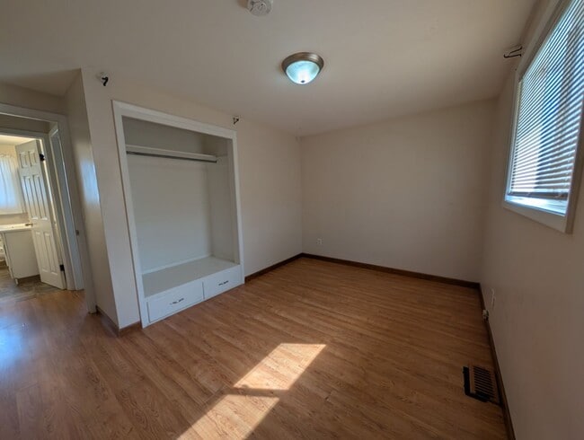 Building Photo - Light & bright 3 bedroom Orchards house