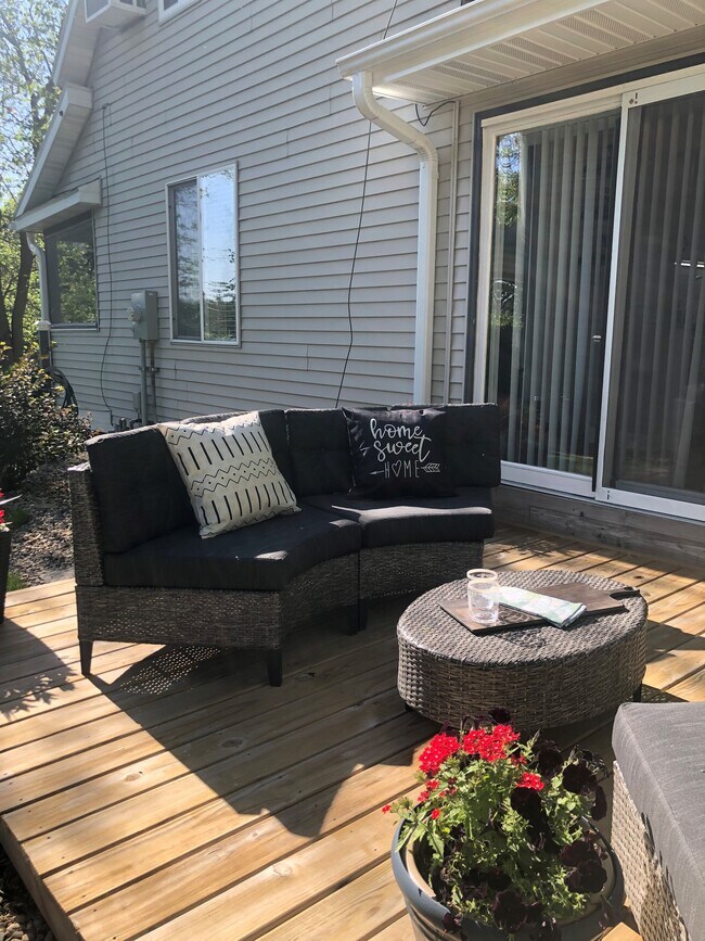 Deck - 222 6th Ave SE