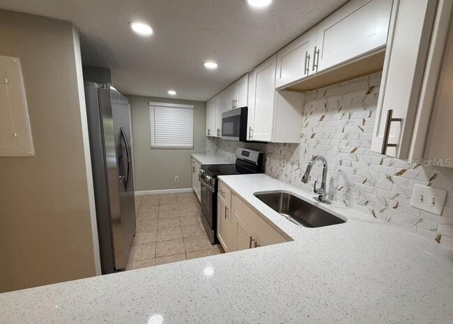 Building Photo - 3700 S Osprey Ave