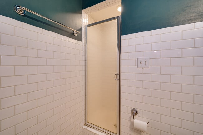 Building Photo - 126 Mahrt Ave