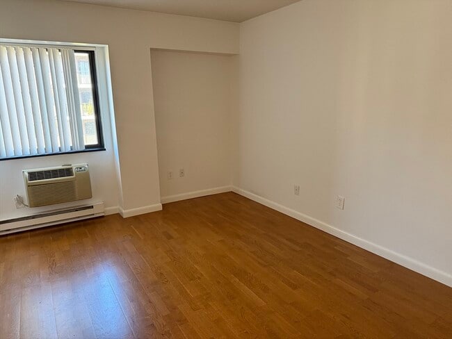 Building Photo - 125 Pleasant St