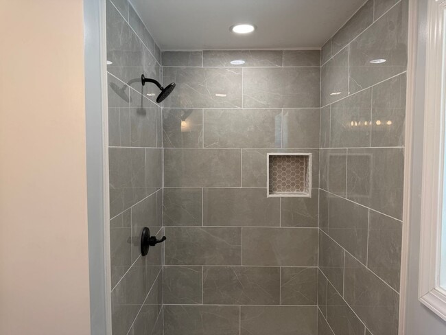 Building Photo - 1611 St Andrew St