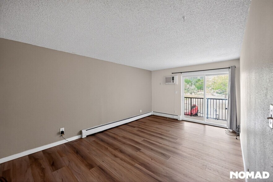 Building Photo - 1250 Golden Cir