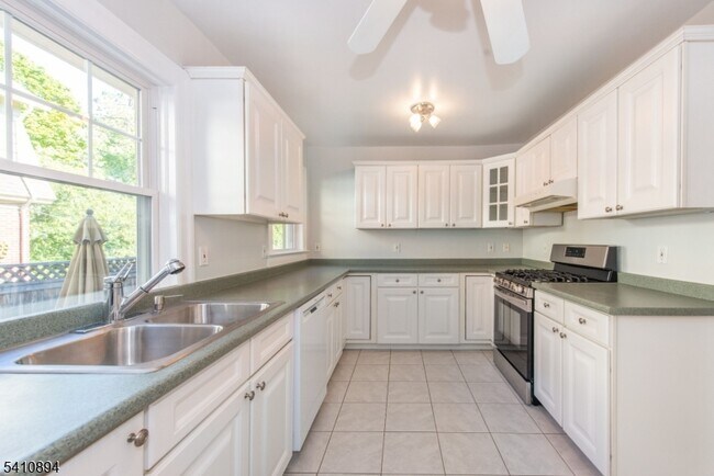 Building Photo - 267 Park St