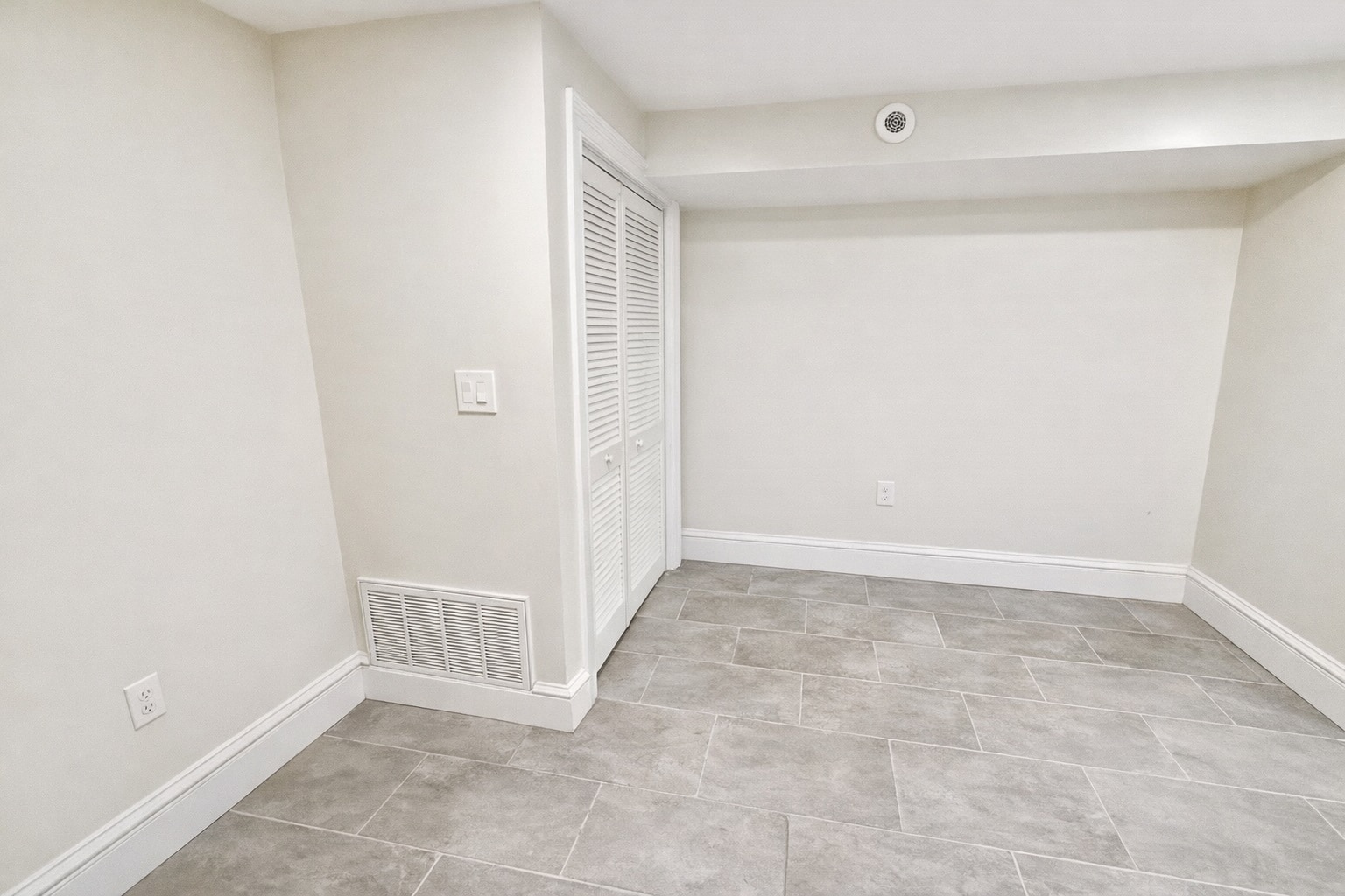 Foyer - 35 Foster St