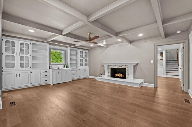 Building Photo - 5704 Woodside Ave