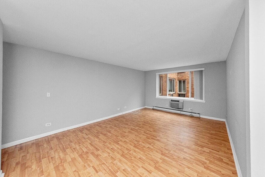 Building Photo - 3825 N Pine Grove Ave