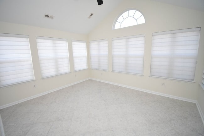 Building Photo - 160 Stonegate Blvd