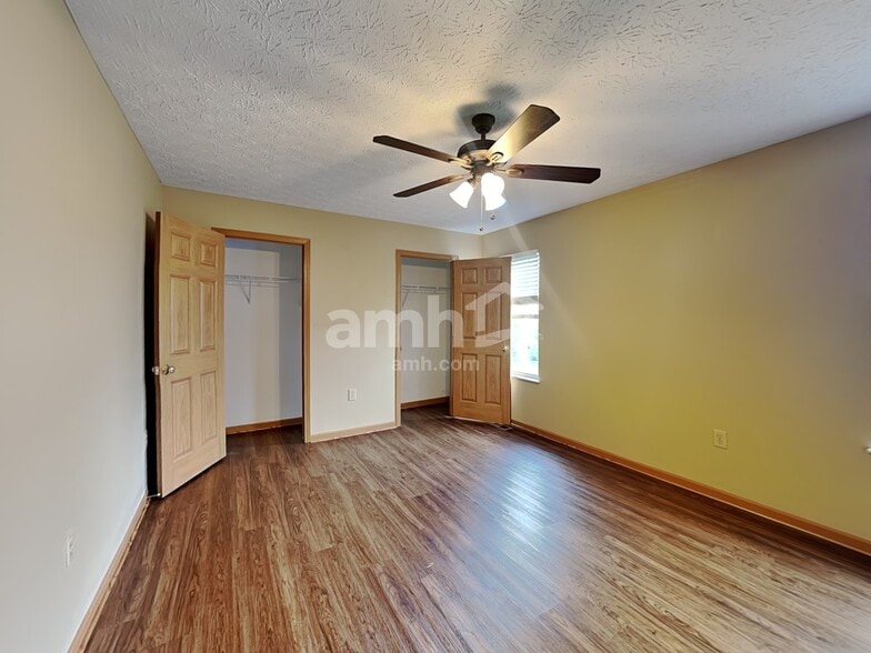 Building Photo - 438 Rothgate Dr