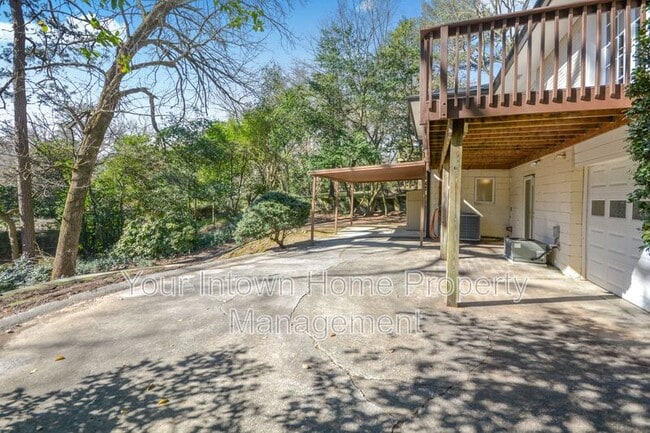 Building Photo - 317 Eureka Dr NE