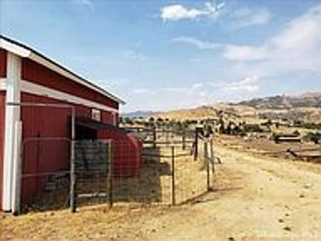 Building Photo - Beautiful 3/2 in Oak Knolls