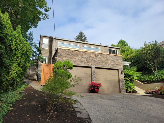 Building Photo - Beautiful - Unique - Charming - West Salem...