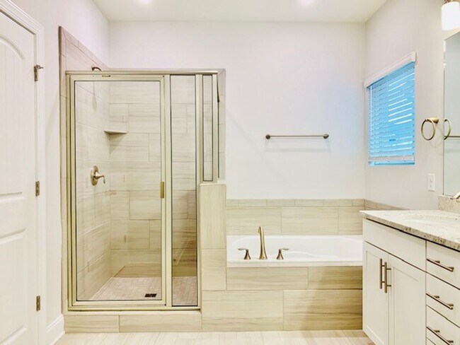 Building Photo - Available NOW!  Stunning 4 bed, 2.5 bath residence in the highly sought-after Foxland Harbor Golf...