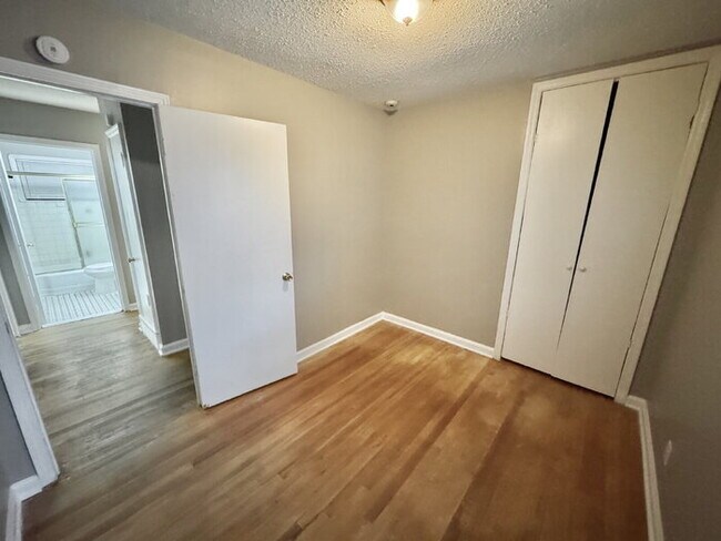 Building Photo - 3588 Hendricks Ave