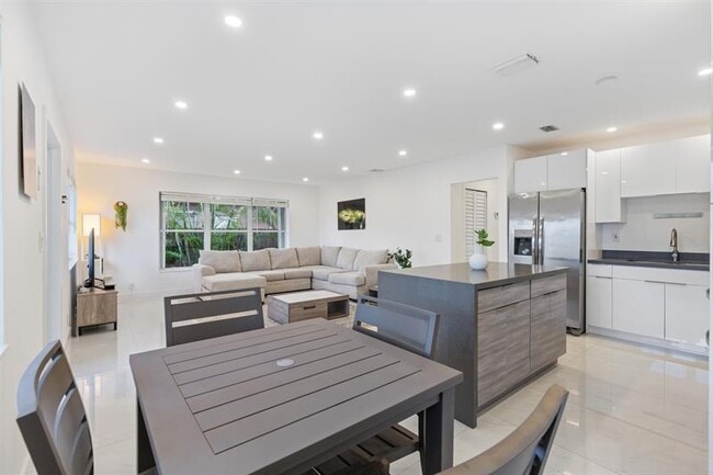 Building Photo - 1409 NE 2nd Ave