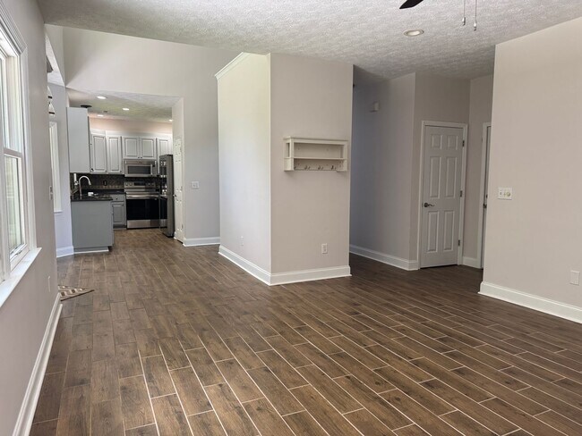 Building Photo - 116 Realini Dr