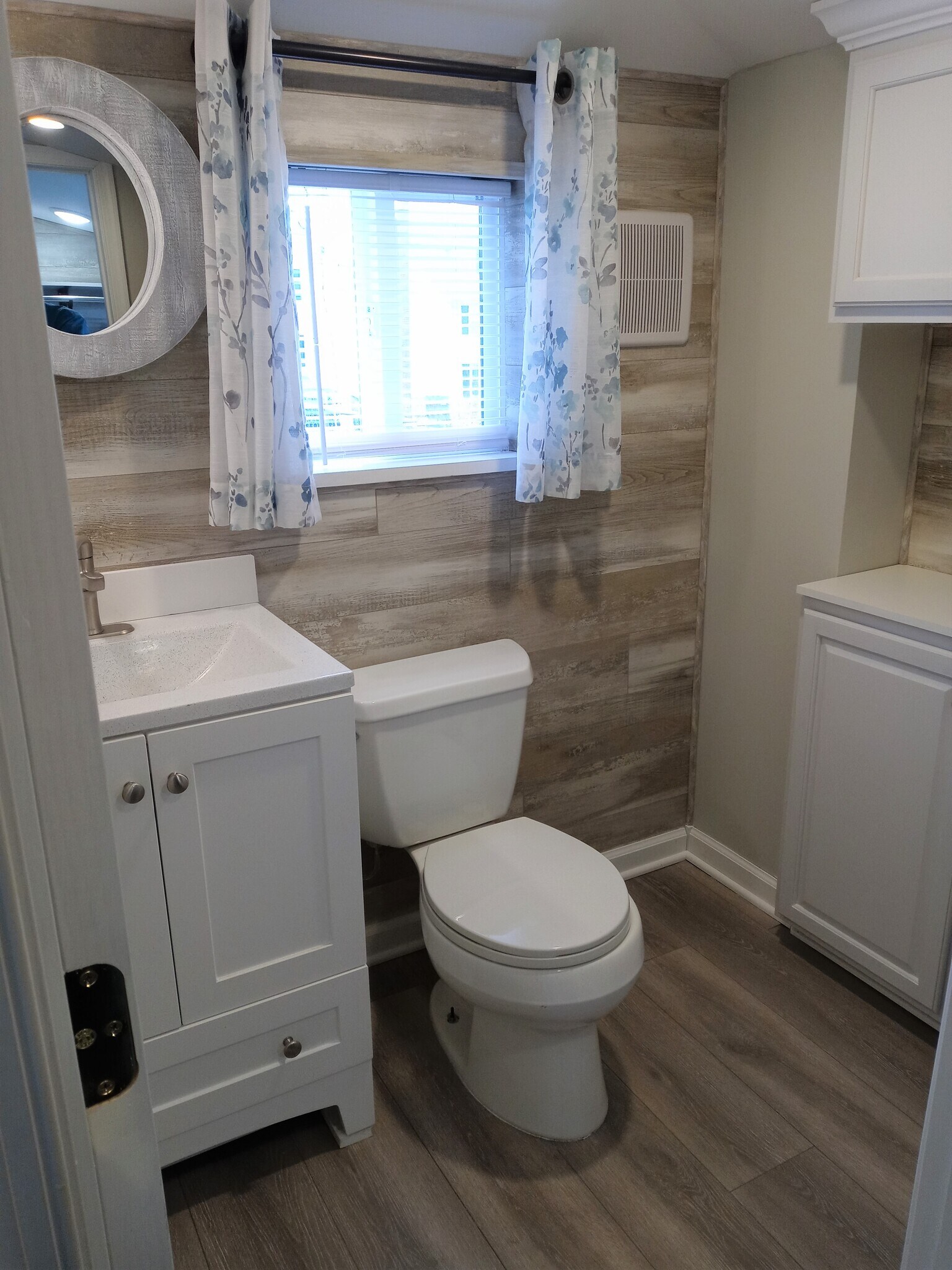 Powder Room 1st floor - 14 High St