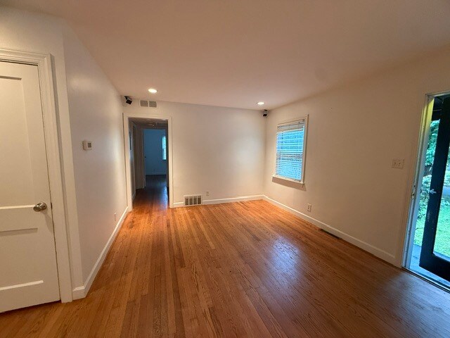 Building Photo - 2310 Fernwood Dr