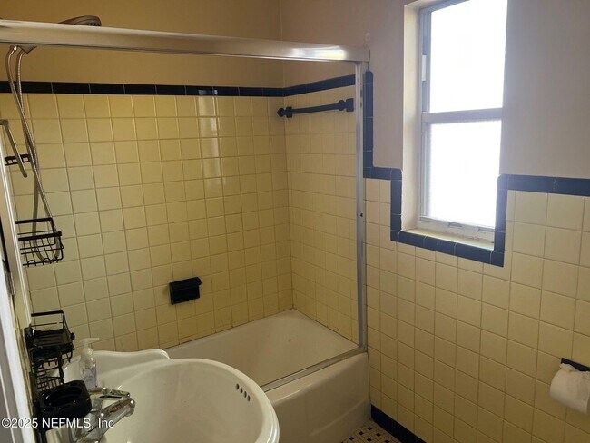 Building Photo - 1359 Stimson St