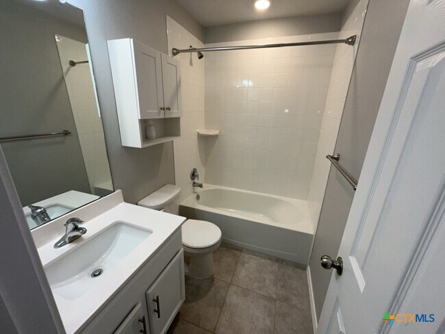 Building Photo - 1824 Fall Creek Ct