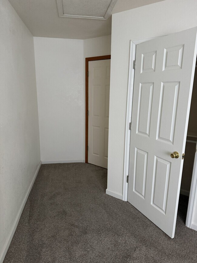 Building Photo - 1637 Westbridge Dr