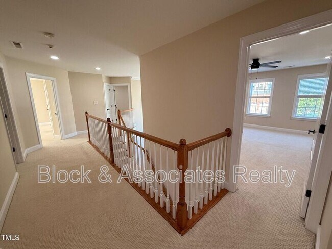 Building Photo - 2016 Weaver Forest Way