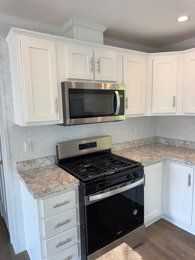Building Photo - 465-4 Royal Manor Rd-