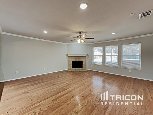 Building Photo - 509 Niagara Falls Dr