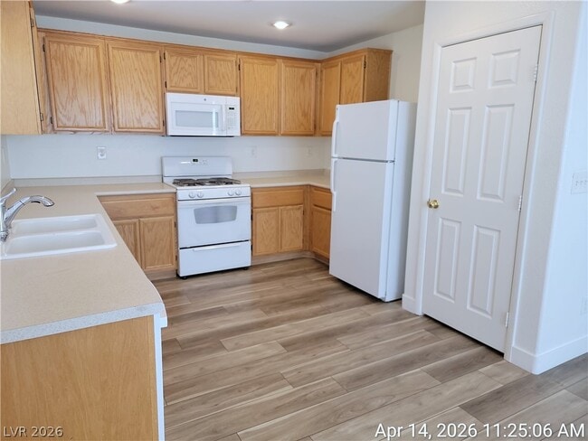 Building Photo - 661 Monument Point St