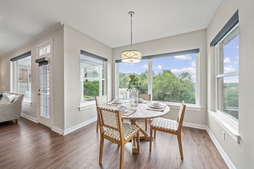 Building Photo - 10809 Range View Dr