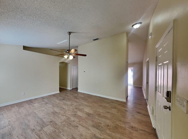 Building Photo - 3651 SW Voyager St