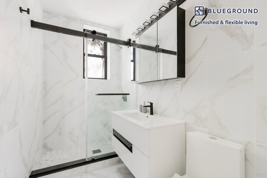 Building Photo - 251 W 18th St