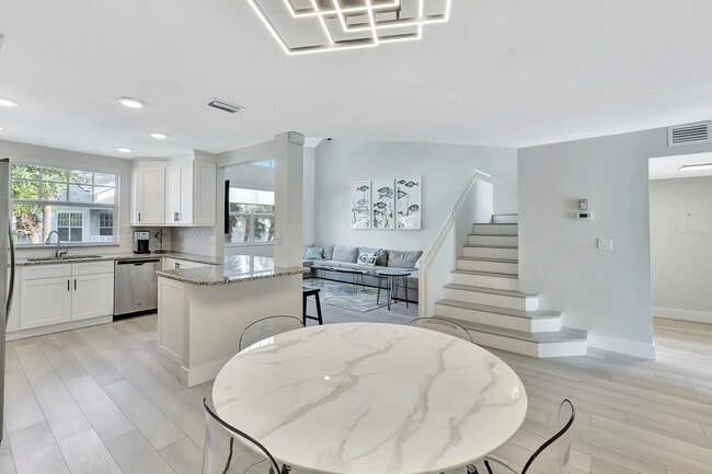 Building Photo - 1805 Mainsail Cir