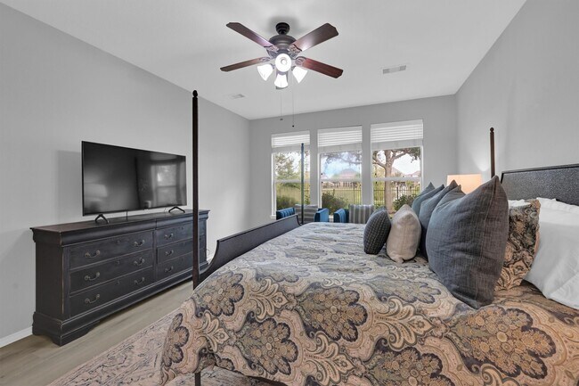 Building Photo - 8227 Clover Leaf Dr