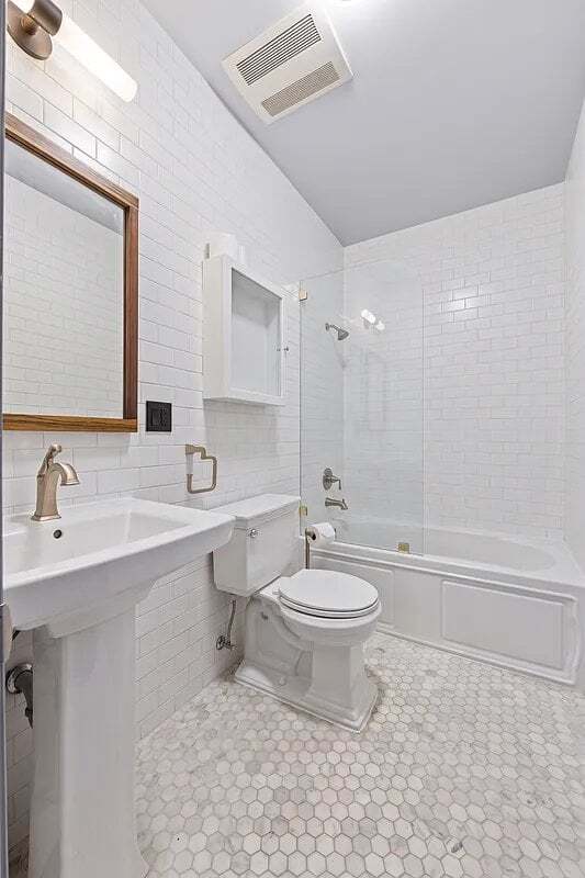 Building Photo - 390 Fifth Avenue