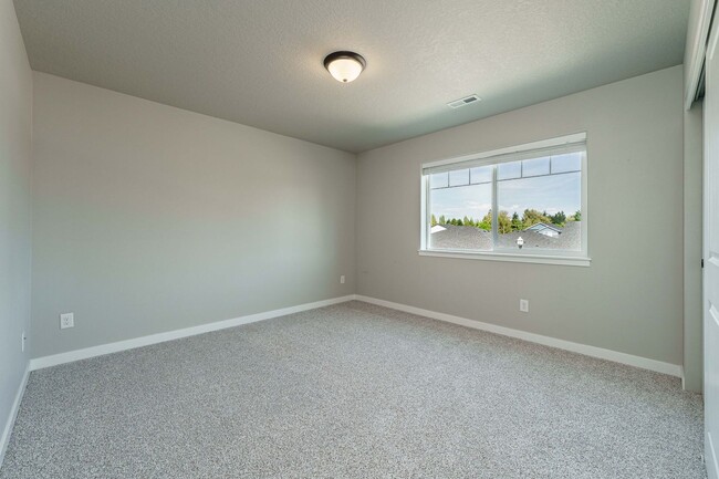 Building Photo - Spacious 4BR Modern Retreat and Luxury Liv...