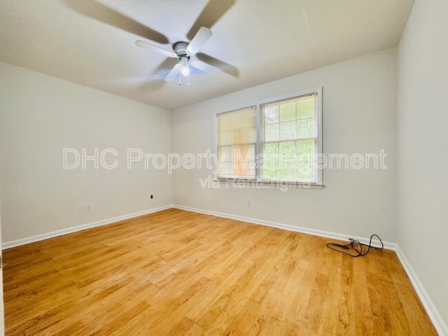 Building Photo - 1235 Kings Mountain Ct