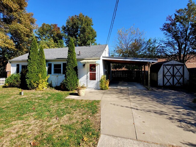 Building Photo - 8242 Freeland Ave SW