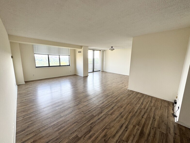 Building Photo - 5225 Pooks Hill Rd