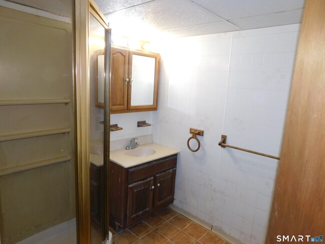 Building Photo - 83 Forest St