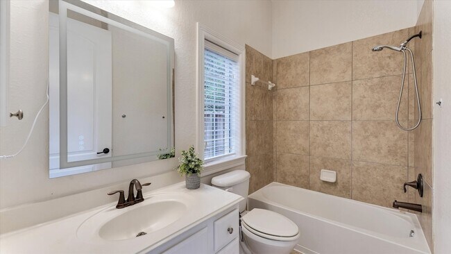 Building Photo - 3 N Fair Manor Cir