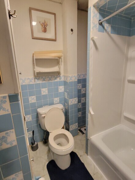 Building Photo - 538 Breck St