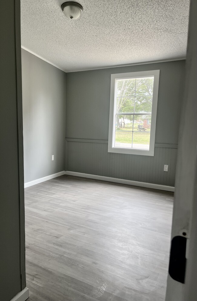 Building Photo - 422 Dundee Cir