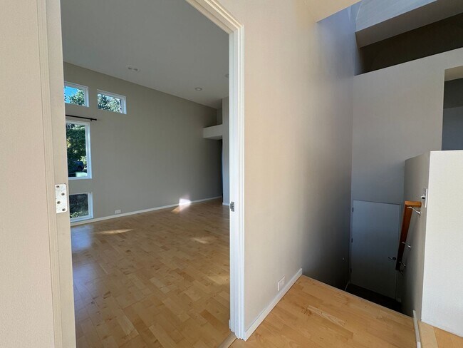 Building Photo - Breathtaking views of Chuckanut Bay!!